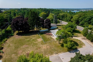 1340 N Orchard Dr, Traverse City, MI 49686