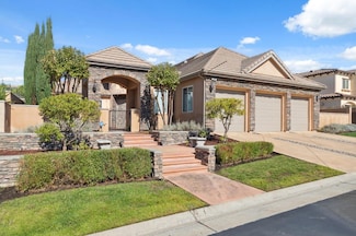 1394 E Glenlake Ln, Fresno, CA 93730