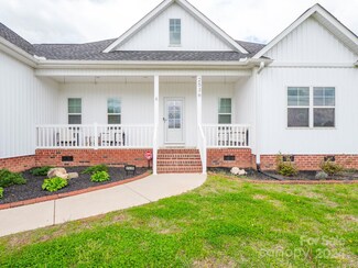2536 Moon Creek Ln, Clover, SC 29710