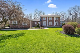 41 Brookwood Dr, Oswego, NY 13126
