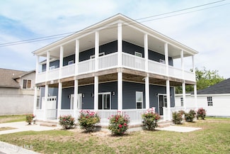 302 N 16th St, Morehead City, NC 28557