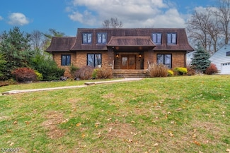 17 Rolling Hill Way, Clark, NJ 07066