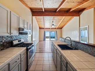 92-8418 Pineapple Pkwy, Captain Cook, HI 96704