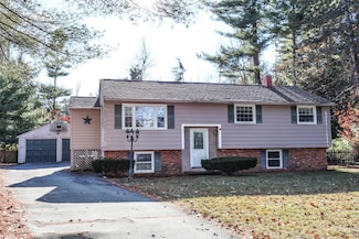 14 Mayflower Dr, MerriMacK, NH 03054