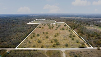 2124 Bugtussle Ln, Luling, TX 78648