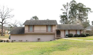 303 Hermitage Rd, Pineville, LA 71360