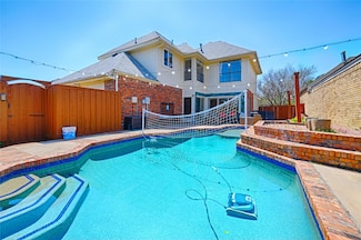 1812 Seminary Dr, Plano, TX 75075
