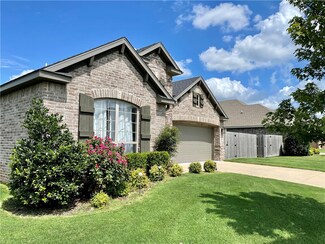 1404 Shook Dr, Cave Springs, AR 72718