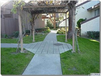 21317 Norwalk Blvd Unit 140, Hawaiian Gardens, CA 90716