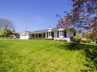 1704 Luin Ln, Windsor Heights, IA 50324