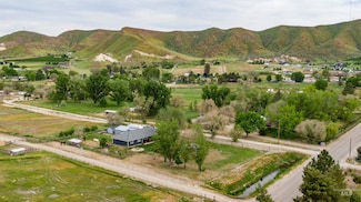 990 Bangtail Ln, Emmett, ID 83617