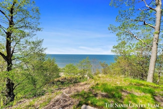 18111 Ridge Dr, Grand Haven, MI 49417