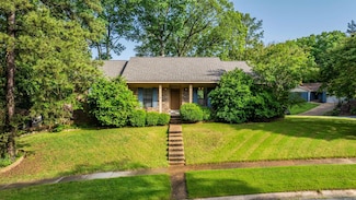 2102 Peach Tree Dr, Little Rock, AR 72211