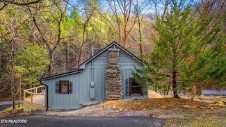 3909 Henry Town Rd, Sevierville, TN 37876