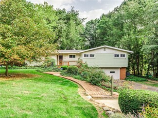 349 Stouffer Rd, Fairlawn, OH 44333