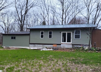 21187 Parkview Rd, Tustin, MI 49688