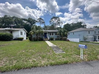 2094 Penn Dr, Deland, FL 32724
