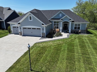 4267 Woodland Ct, Jackson, WI 53037