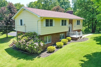 403 Canaday Cemetery Rd, Crab Orchard, WV 25827