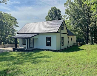 305 E Jefferson St, Edwardsport, IN 47528