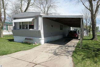 50 Meadow Ln, Ithaca, MI 48847