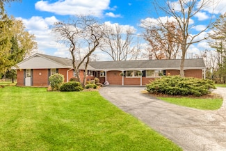 1445 W Heather Ln, Milwaukee, WI 53217