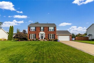 9360 Via Cimato Dr, Clarence Center, NY 14032