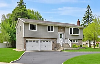 10 Evelyn Dr, Bethpage, NY 11714