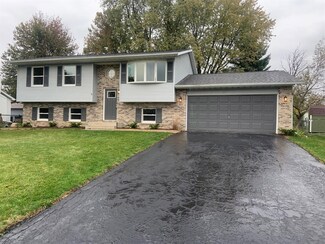 2311 Four Seasons Pkwy, Crown Point, IN 46307