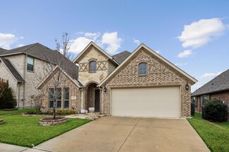 308 Bayonet Dr, White Settlement, TX 76108