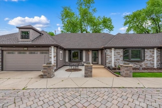 1430 Blackhawk Dr, Schaumburg, IL 60193