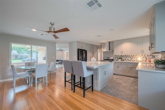 5123 Saxon Dr, Houston, TX 77092