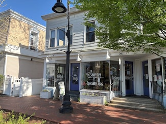 710 Boston Post Rd Unit 714 2nd floor apt, Madison, CT 06443