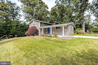8808 Beauchamp Dr, Alexandria, VA 22309