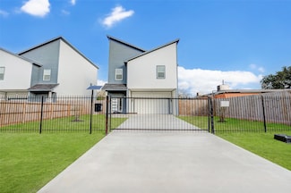 10213 Ashville Dr, Houston, TX 77051