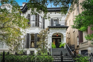 112 W Gaston St, Savannah, GA 31401