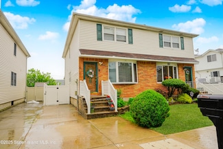 12 Astor Ave, Staten Island, NY 10314