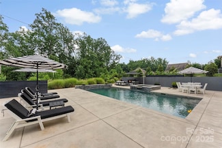 17514 Julees Walk Ln, Davidson, NC 28036