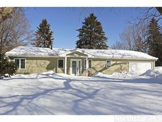 16600 Temple Dr N, Minnetonka, MN 55345