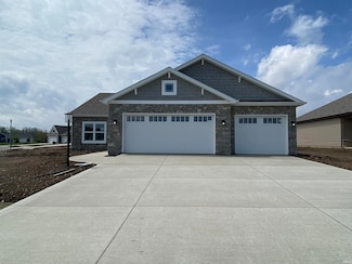2001 Bogey Ct, Auburn, IN 46706