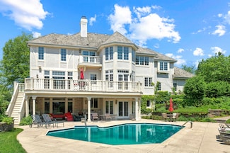 904 N Ponderosa Dr, Hartland, WI 53029