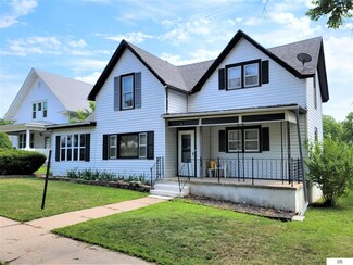 916 6th St, Fairbury, NE 68352