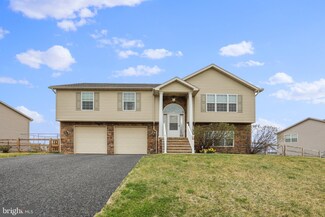 817 Lindia Dr, Chambersburg, PA 17202