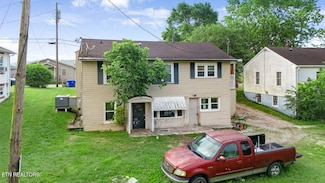 921 Unaka St, Harriman, TN 37748
