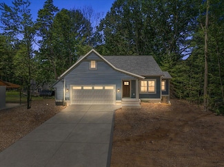 3439 Hollywood Dr, Holland, MI 49424