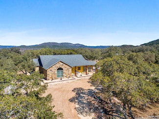 381 Camino Primero, Leakey, TX 78873