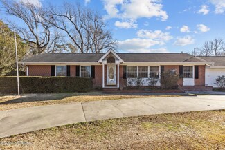 3713 Country Club Rd, Morehead City, NC 28557
