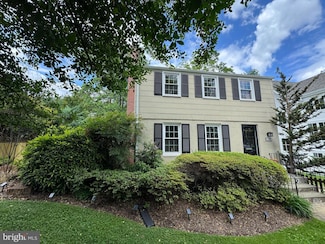 970 N Longfellow St, Arlington, VA 22205