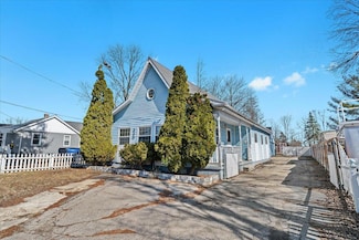 220 Marion Ave, Waterford, MI 48328