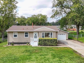 176 Bennett Ave, Council Bluffs, IA 51503